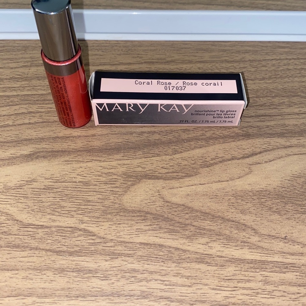 Nourishing lip gloss Mary Kay 🪸